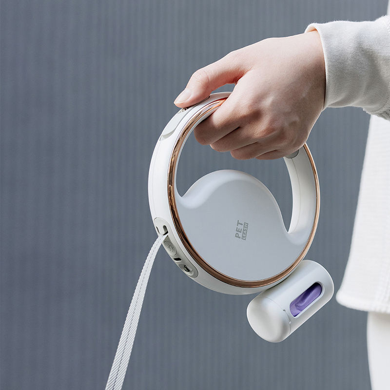 360° Tangle-Free Retractable Dog Leash with LED Light